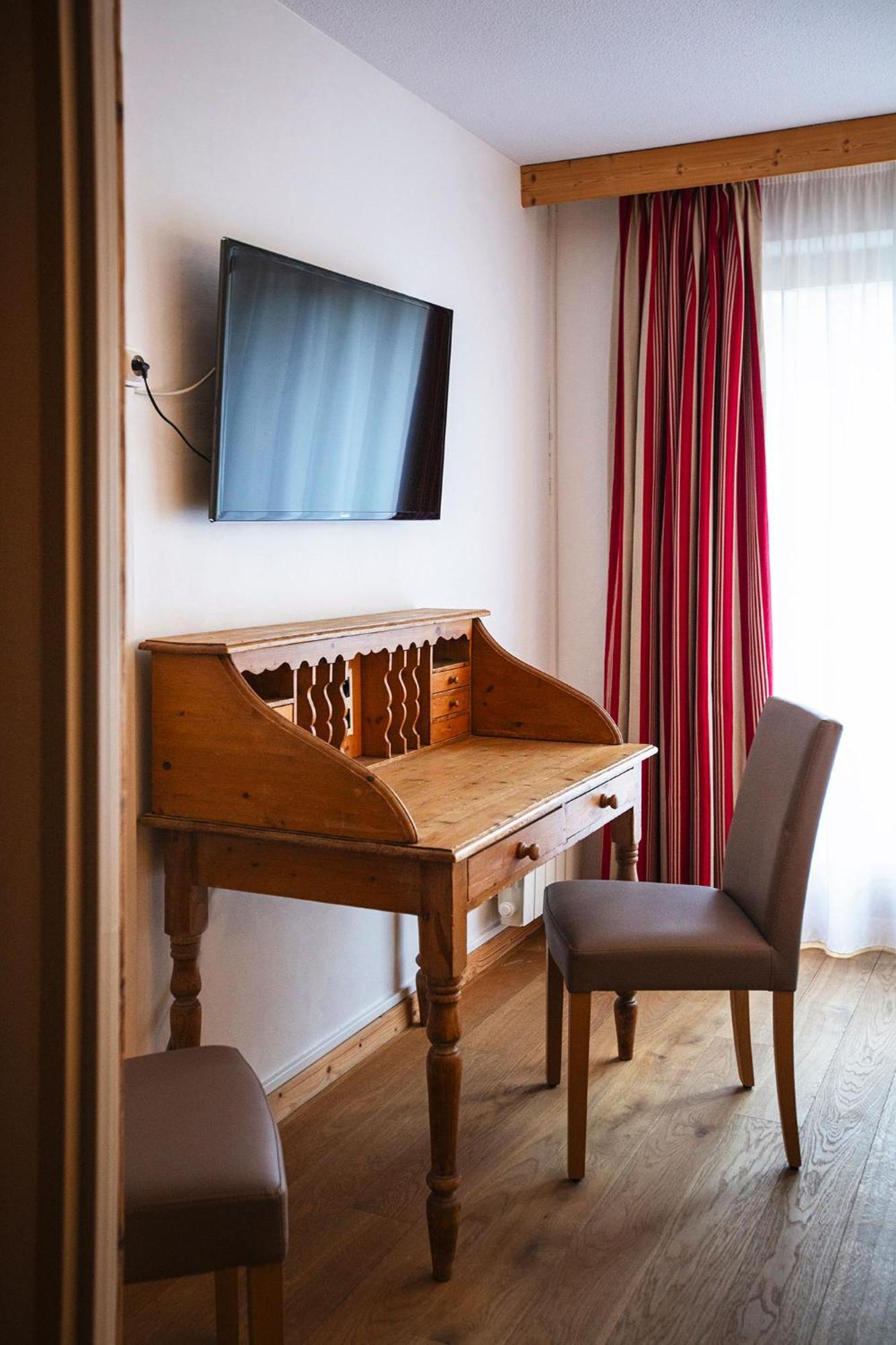 Hotel Alpen Roc لا كلوساز المظهر الخارجي الصورة